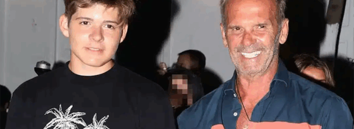 Πρωτοχρονιά με τον 18χρονο γιο του έκανε ο Πέτρος Κωστόπουλος – Η φωτογραφία με ασορτί κουστούμι