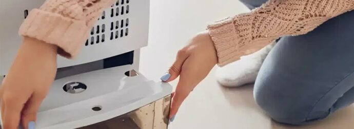 Μην το ρίξεις ποτέ μέσα στο νεροχύτη: Γιατί δεν πρέπει, ούτε κατά διάνοια, να πετάξεις το νερό του Αφυγραντήρα – Οι 3 σοβαροί λόγοι