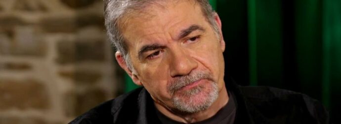 Δημήτρης Σταρόβας: «Με τη μάνα μου ήμασταν η π…άνα με το εξώγαμο, μάζευαν υπογραφές για να μας διώξουν»