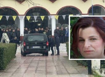 Το τελευταίο αντίο σε μια μάνα-σύμβολο: Η Καρδίτσα αποχαιρετά τη Σταυρούλα που χάθηκε στο μεροκάματο του θανάτου στο εργοστάσιο της «Βιολάντα»