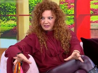 Σοφία Αρβανίτη: «Το ’90 ήμουν δυστυχισμένη, είχα πολλές ανασφάλειες από τη μάνα μου»