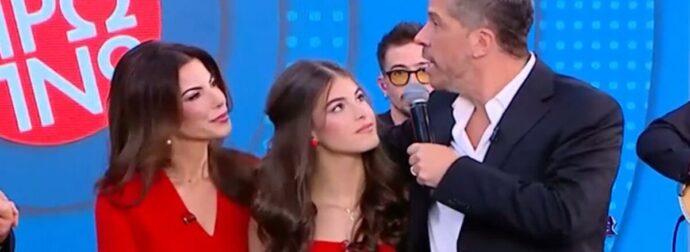 Χάρης Βαρθακούρης: Η 13χρονη κόρη του τραγούδησε για πρώτη φορά στην τηλεόραση – Η απίστευτη ομοιότητα με την μητέρα της, Αντελίνα