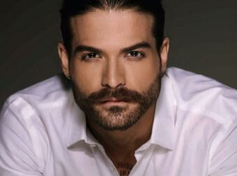 Άρης Μουγκοπέτρος: Δώρισε τα μαλλιά του σε καρκινοπαθείς