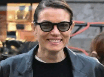 Βίκυ Καγιά: Bόλτα με την κατάξανθη κόρη της στο κέντρο της Αθήνας