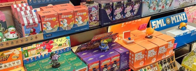 Blind Boxes: Η νέα «τρέλα» του λιανεμπορίου – Πληρώνετε για ένα κουτί χωρίς να ξέρετε τι έχει μέσα
