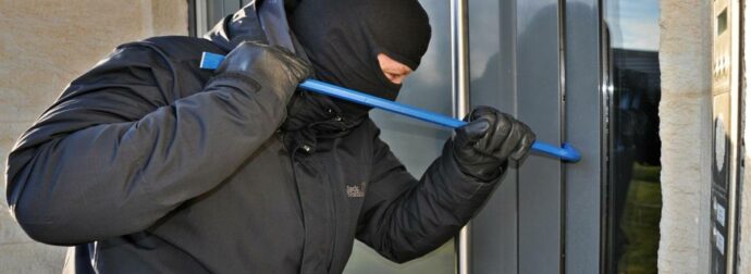 Άγιοι Ανάργυροι: Συνελήφθη διαρρήκτης επειδή έπεσε από ταράτσα σπιτιού που είχε εισβάλει