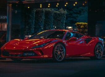 Ο Έλληνας εφοπλιστής με τις 50 πανάκριβες Ferrari – Σπάνια φωτογραφία!