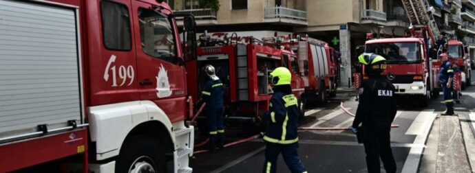 Πατησίων: Φωτιά σε υπόγειο διαμέρισμα – Δύο άτομα απεγκλωβίστηκαν από την Πυροσβεστική