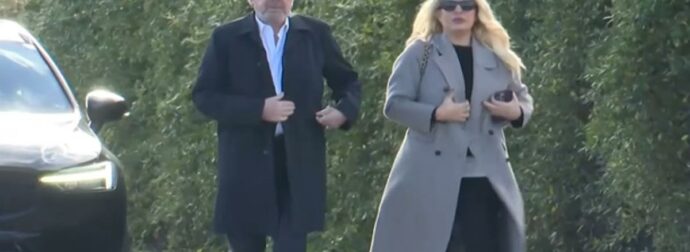 Κηδεία Παπαδάκη: Συντετριμμένη η Ελένη Μενεγάκη – Κατέφτασε με τον Γιάννη Λάτσιο