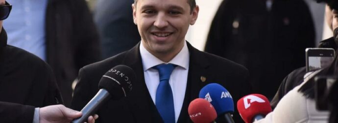 Επανεμφάνιση Ηλία Κασιδιάρη με… Μαρία Καρυστιανού