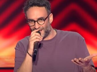 Κωμοδρόμος: Ο νικητής του The Voice αποκαλύπτει – «Το πρώτο μήνυμα που δέχτηκα με σόκαρε»