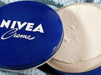 Οι ειδικοί το επιβεβαιώνουν: Το μπλε κουτάκι της Nivea κάνει δερμάτινες τσάντες και παπούτσια να μοιάζουν σαν καινούργια