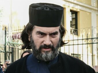 Διεκόπη ξανά η δίκη του πατρός Αντώνιου: Παραιτήθηκαν οι δικηγόροι του, αποχώρησαν οι κατηγορούμενοι