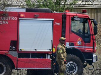 Φωτιά στον Κίσσαμο Χανίων: Καίει κοντά σε σπίτια – Ισχυροί άνεμοι στην περιοχή