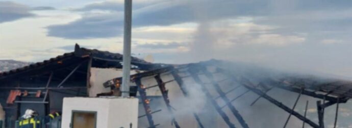 Τραγωδία σε μονοκατοικία στη Ραφήνα: Ένας νεκρός από φωτιά που ξέσπασε