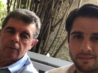 Βασίλης Σίμος: Σκοτώθηκε σε τροχαίο ο πατέρας του – «Τον είχαν σε σακούλα στο νοσοκομείο»