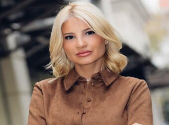 Την πιο αναπάντεχη τάση στα φορέματα υιοθέτησε η Φαίη Σκορδά