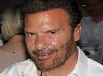 Στράτος Τζώρτζογλου: «Μου έχει συμβεί να έρχονται στο θέατρο για να δουν τα οπίσθıά μου και όχι την ερμηνεία μου»