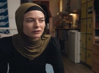 Φοιτήτριες δέχθηκαν να ζήσουν σε δομή με 125 πρόσφυγες για να «βοηθήσουν την ένταξή τους» και έπεσαν θύματα βιασμού