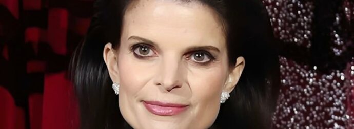 Αγνώριστη η Αθηνά Ωνάση με τεpάστια μακριά χέρια – Που εμφανίστηκε