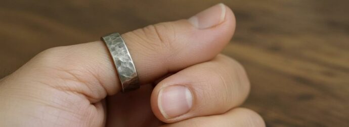 Δαχτυλίδια αντίχειρα: Tι συμβολίζει για τις γυναίκες και τι για τους άντρες – ένα κρυμμένο νόημα λίγοι γνωρίζουν