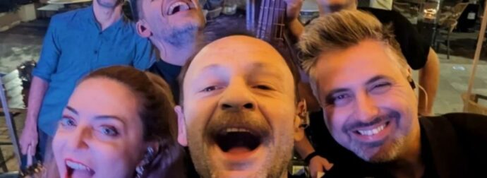 Μπουνιές και κλωτσιές σε τραγουδιστή σε μαγαζί της Αθήνας για… γυναίκες! (ΦΩΤΟ)