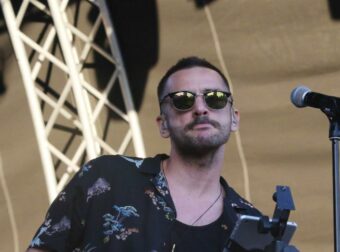 Τσακαλάκος για Eurovision: «Όταν με πήραν τηλέφωνο από την ΕΡΤ, η πεθερά μου άρχισε να με χτυπάει»