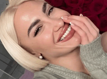 Η Ιωάννα Τούνη έκλεισε έναν χρόνο σχέσης με τον Δημήτρη Σπυριδωνίδη και της χάρισε 365 τριαντάφυλλα