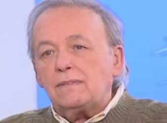 Αντρέας Μικρούτσικος: «Είχα ντυθεί γυναίκα τις Απόκριες, ένας φίλος μού την έπεσε»