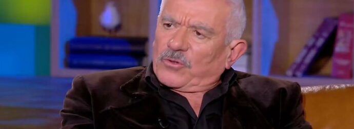 Γιώργος Γιαννόπουλος: Το μπούλινγκ, η σχέση με τη Δήμητρα Παπαδοπούλου και το σκαμπό που πέταξε και έγινε… έργο Τέχνης