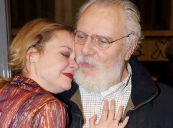 Λένα Παπαληγούρα: Ποια ήταν η σχέση με τον πατέρα της – Η αναφορά στα προβλήματα υγείας, ο νόμος και ο θαυμασμός