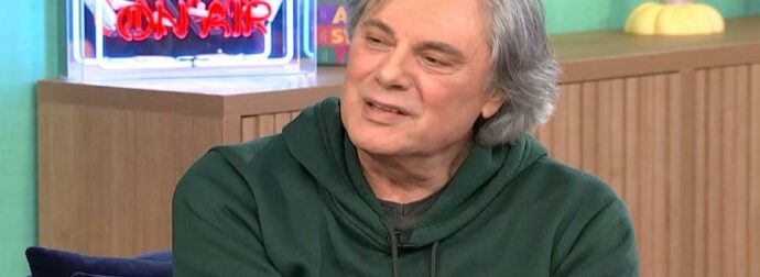 Οδυσσέας Σταμούλης: Γιατί δεν βλέπει πια τους «Δυο Ξένους» – «Είναι ωραίο να βλέπεις τον εαυτό σου στα 25 ενώ είσαι 55;»
