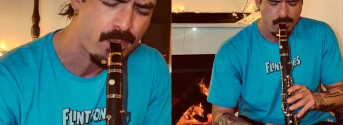 Άρης Μουγκοπέτρος: Παίζει κλαρίνο με δύο δάχτυλα και συγκινεί (Βίντεο)