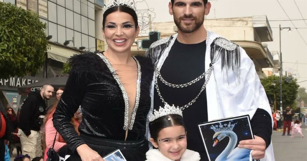 Χατζίδου & Παύλου: Παρουσίασαν το Καρναβάλι του Μοσχάτου – Ταύρου μαζί με την κόρη τους! (Φωτογραφίες)