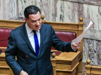 Άφωνοι με το νέο μαλλί του Άδωνι Γεωργιάδη στην τελευταία συνέντευξη