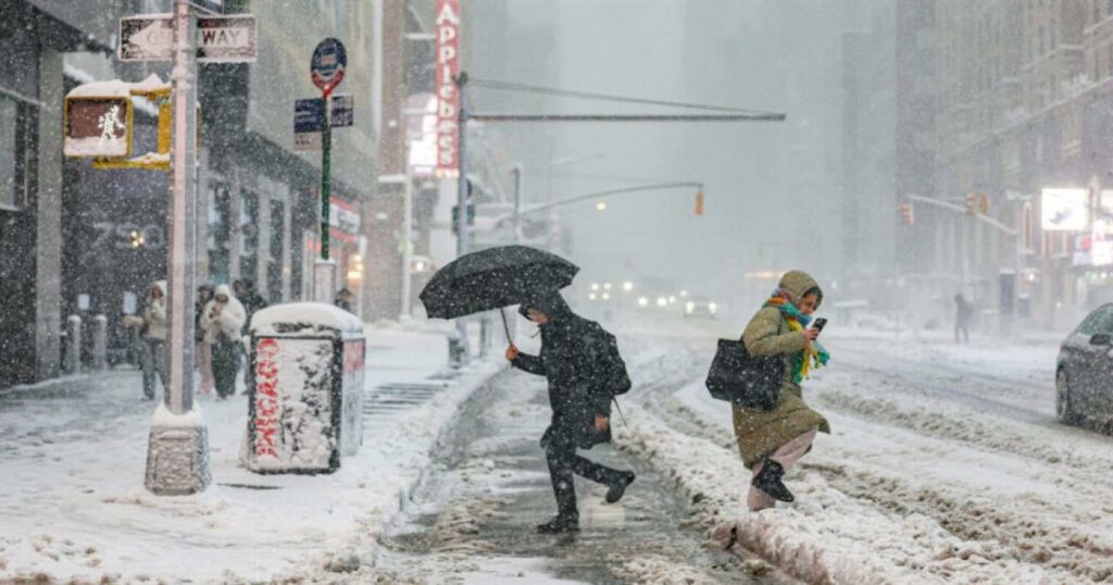 Καθηλωτικές εικόνες από τη Νέα Υόρκη που την χτύπησε η χειρότερη χιονοθύελλα των τελευταίων ετών