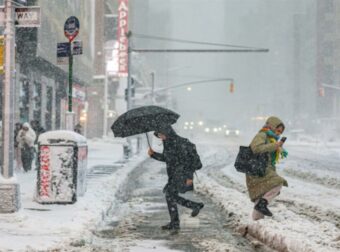 Καθηλωτικές εικόνες από τη Νέα Υόρκη που την χτύπησε η χειρότερη χιονοθύελλα των τελευταίων ετών