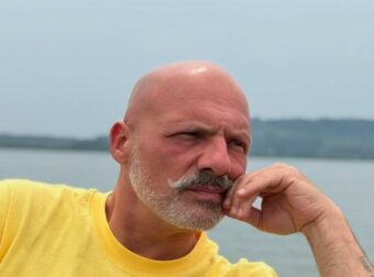 Μουτσινάς: Η πρώτη ανάρτηση μετά την αποκάλυψη για την επιστροφή του στην τηλεόραση