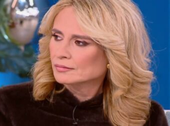 Ρίτσα Μπιζόγλη: Η στιγμή που «λύγισε» σε δελτίο ειδήσεων – «Έκλαψα, είναι πολύ βαρύ αυτό για έναν άνθρωπο»