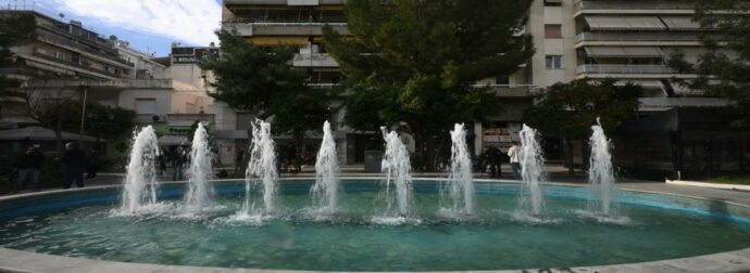 «Είπα ψέματα ότι είμαι γιατρός για να με αφήσουν να της κάνω ΚΑΡΠΑ» – Τι λέει ο άνδρας που προσπάθησε να σώσει το κοριτσάκι – «Το παιδί έβγαλαν από το σιντριβάνι άλλα άτομα και όχι ο πατέρας»