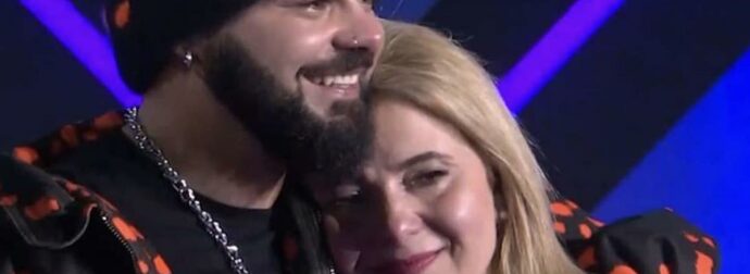 Συγκίνησε η εμφάνιση της μητέρας του Ακύλα στον εθνικό τελικό της Eurovision