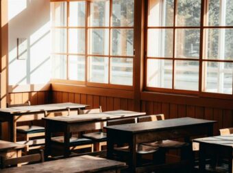 Αδιανόητο περιστατικό στα Τρίκαλα: Γιαγιά μαθητή επιτέθηκε στον διευθυντή του σχολείου επειδή διαφωνούσε με τους βαθμούς