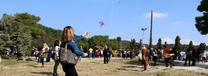 «Μην πετάτε χαρταετό κοντά σε καλώδια» – Οι πιθανοί κίνδυνοι