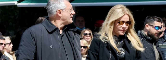 Χαμός στην Μητρόπολη Αθηνών με την εμφάνιση της Μαριάννας Λάτση – Εμφανίστηκε έτσι στην κηδεία της Μαρινέλλας και όλοι σχολίασαν το ίδιο