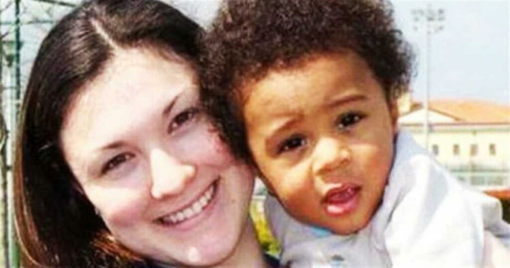 Η απίστευτη δικαιολογία – Του γέννησε μαύρο παιδί και του το εξήγησε τόσο…απλά