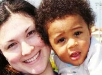 Η απίστευτη δικαιολογία – Του γέννησε μαύρο παιδί και του το εξήγησε τόσο…απλά