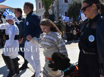 Από τις πιο δυνατές στιγμές της 25ης Μαρτίου η παρέλαση της μικρής Φωτεινής και του σκύλου βοηθού της