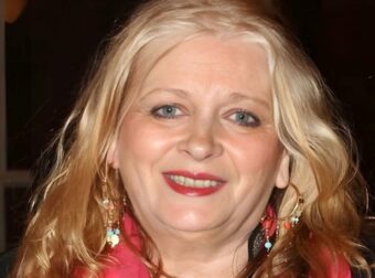 Νόρα Βαλσάμη: Σπάνια εμφάνιση της ηθοποιού – Αισθητά αδυνατισμένη και καταβεβλημένη στα 78 της