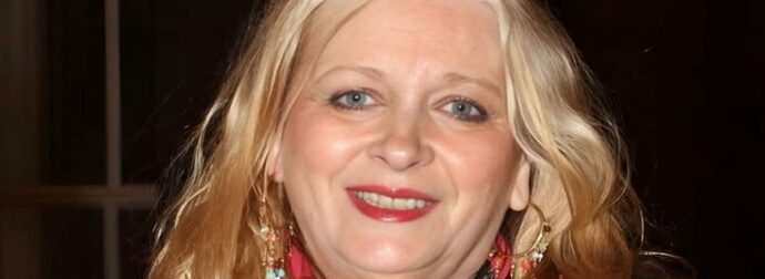 Νόρα Βαλσάμη: Σπάνια εμφάνιση της ηθοποιού – Αισθητά αδυνατισμένη και καταβεβλημένη στα 78 της