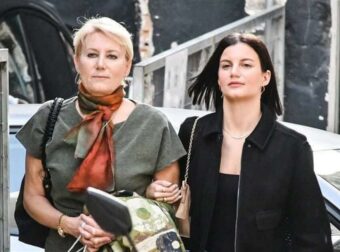 Αλίκη Καραμανλή: «Οι γονείς μου με στηρίζουν, όταν τους εντοπίζω ανάμεσα στους θεατές, ενθουσιάζομαι»